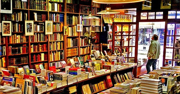 ¿Cuál ha sido el consumo de libros impresos en comparación con los soportes digitales como ebooks?